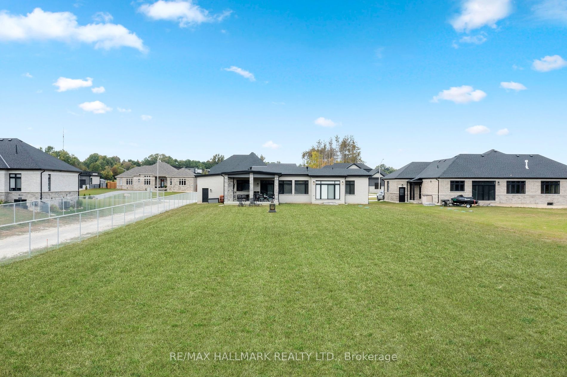51 Charles Tilley Cres