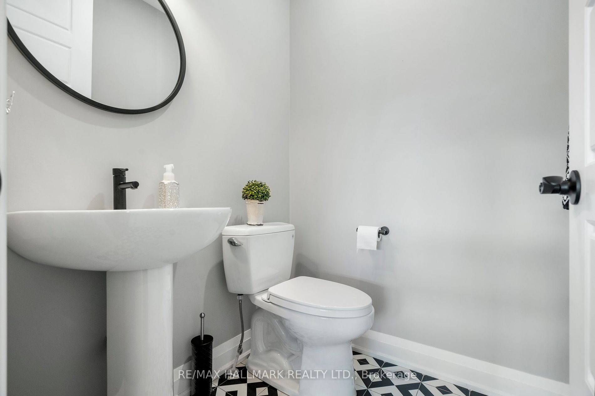 51 Charles Tilley Cres