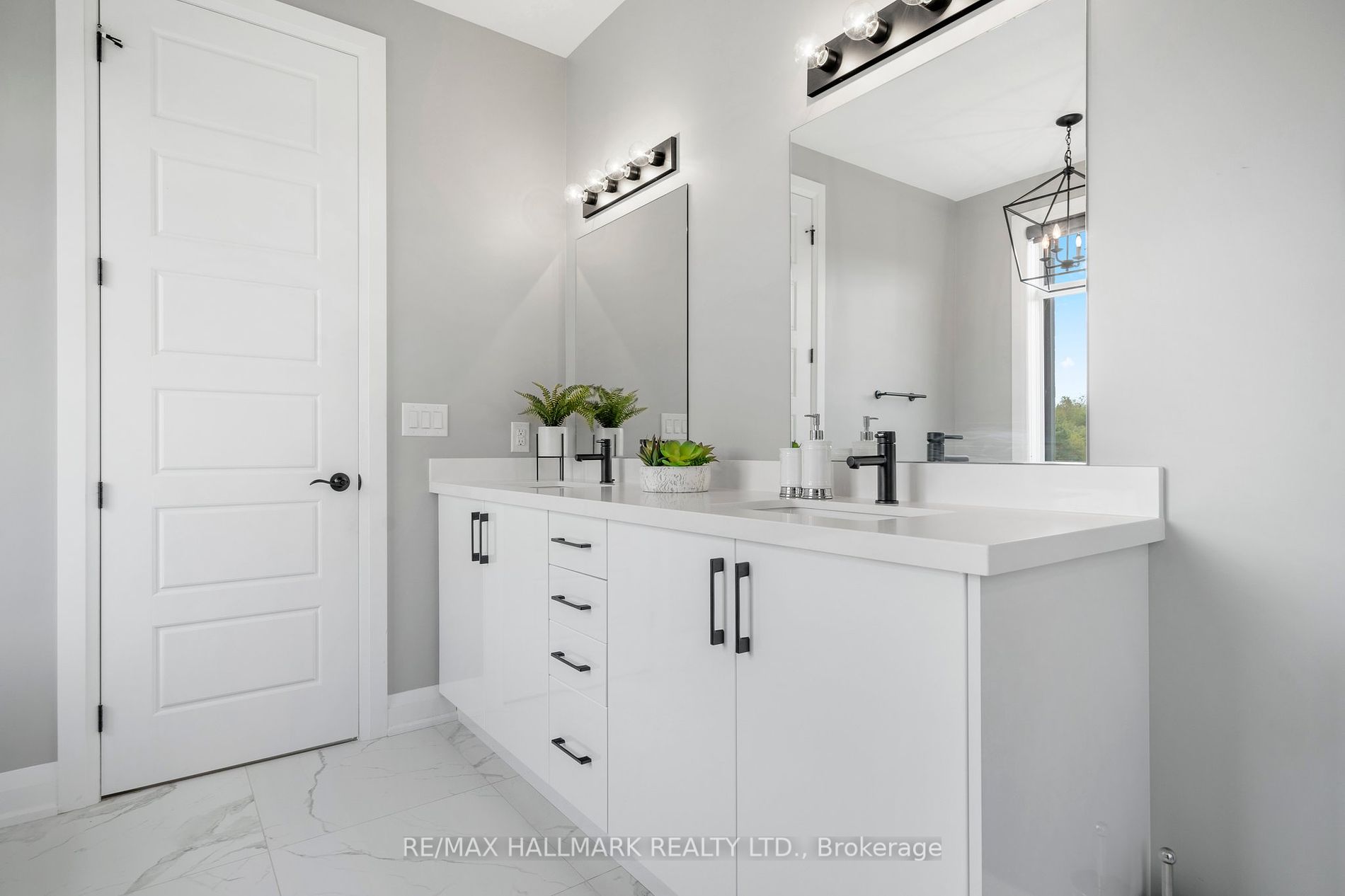 51 Charles Tilley Cres