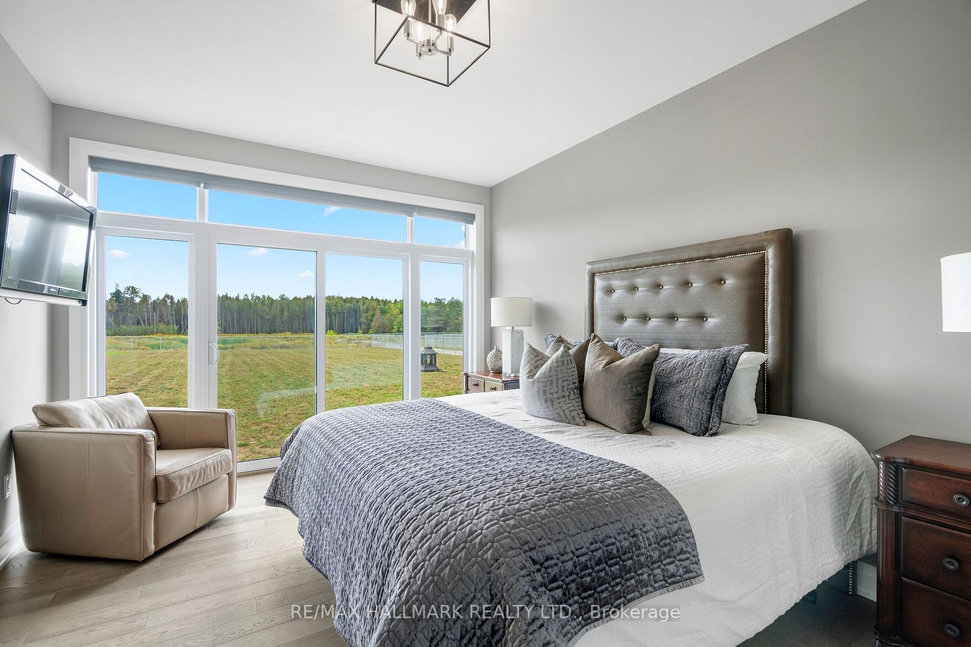 51 Charles Tilley Cres