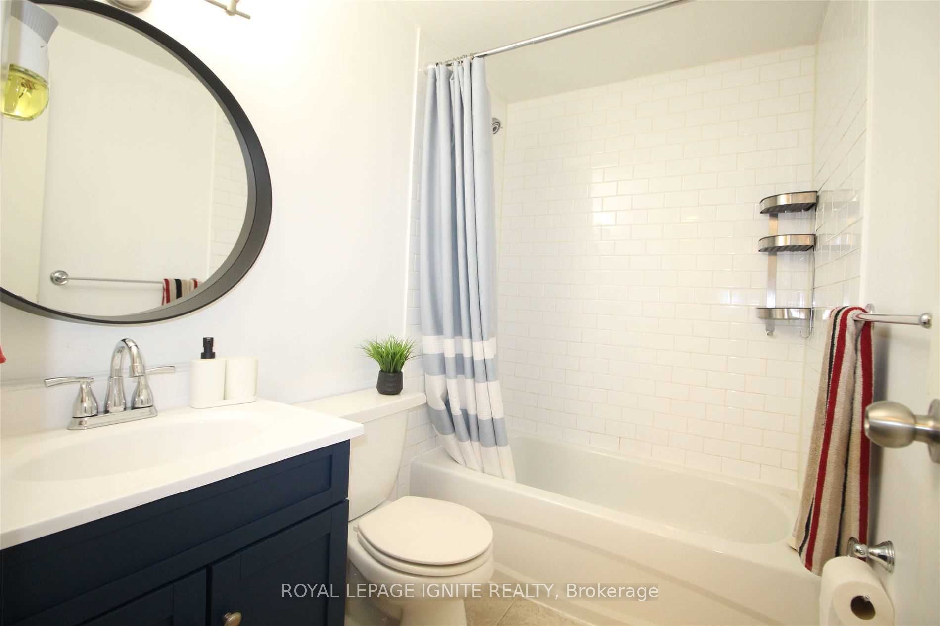 31 Parker Cres, #17
