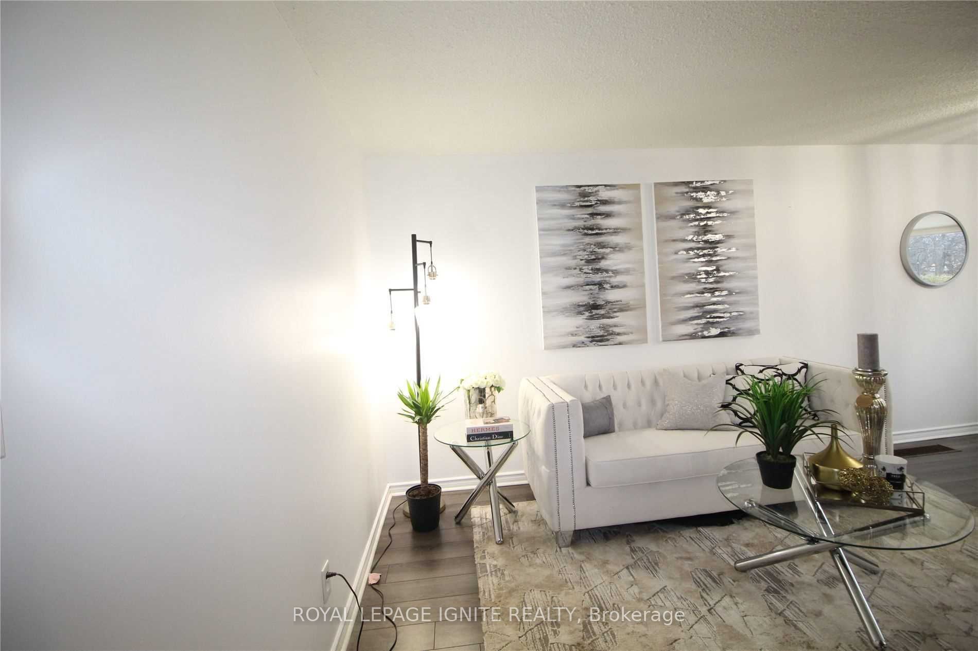 31 Parker Cres, #17