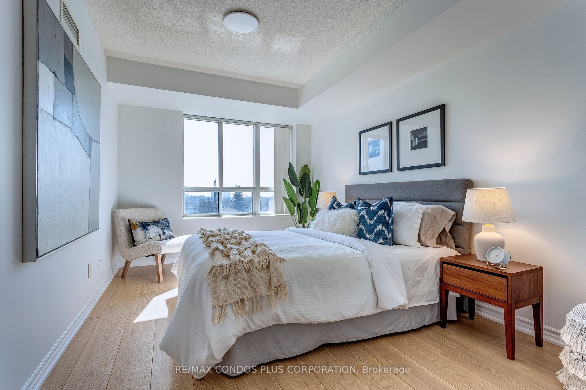 8 Mondeo Dr, #404