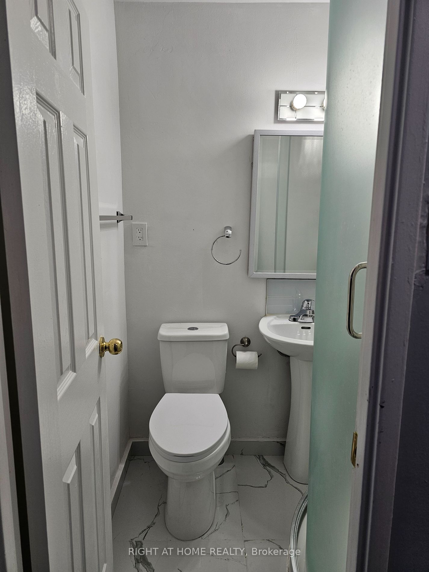 4064 Lawrence Ave E, #207