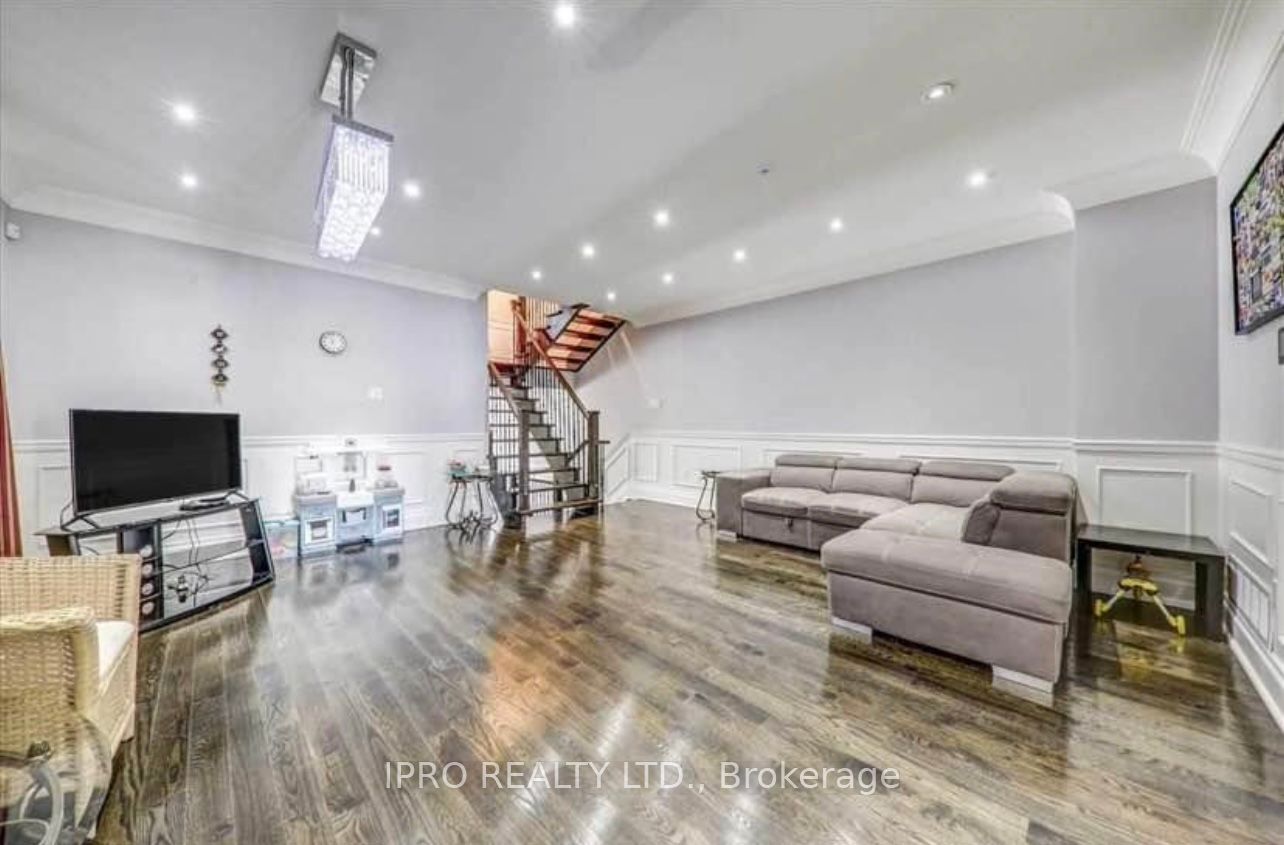61 Claremore Ave