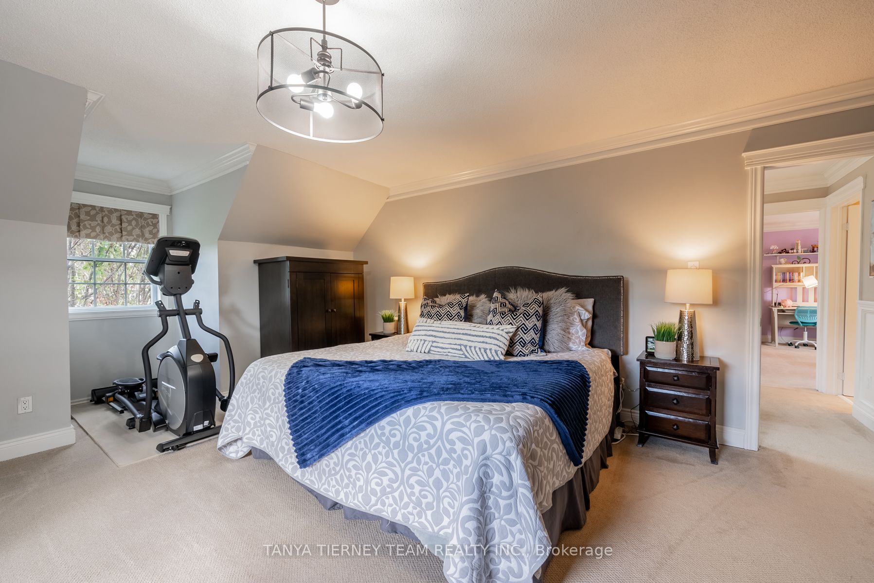 93 Raglan Rd W