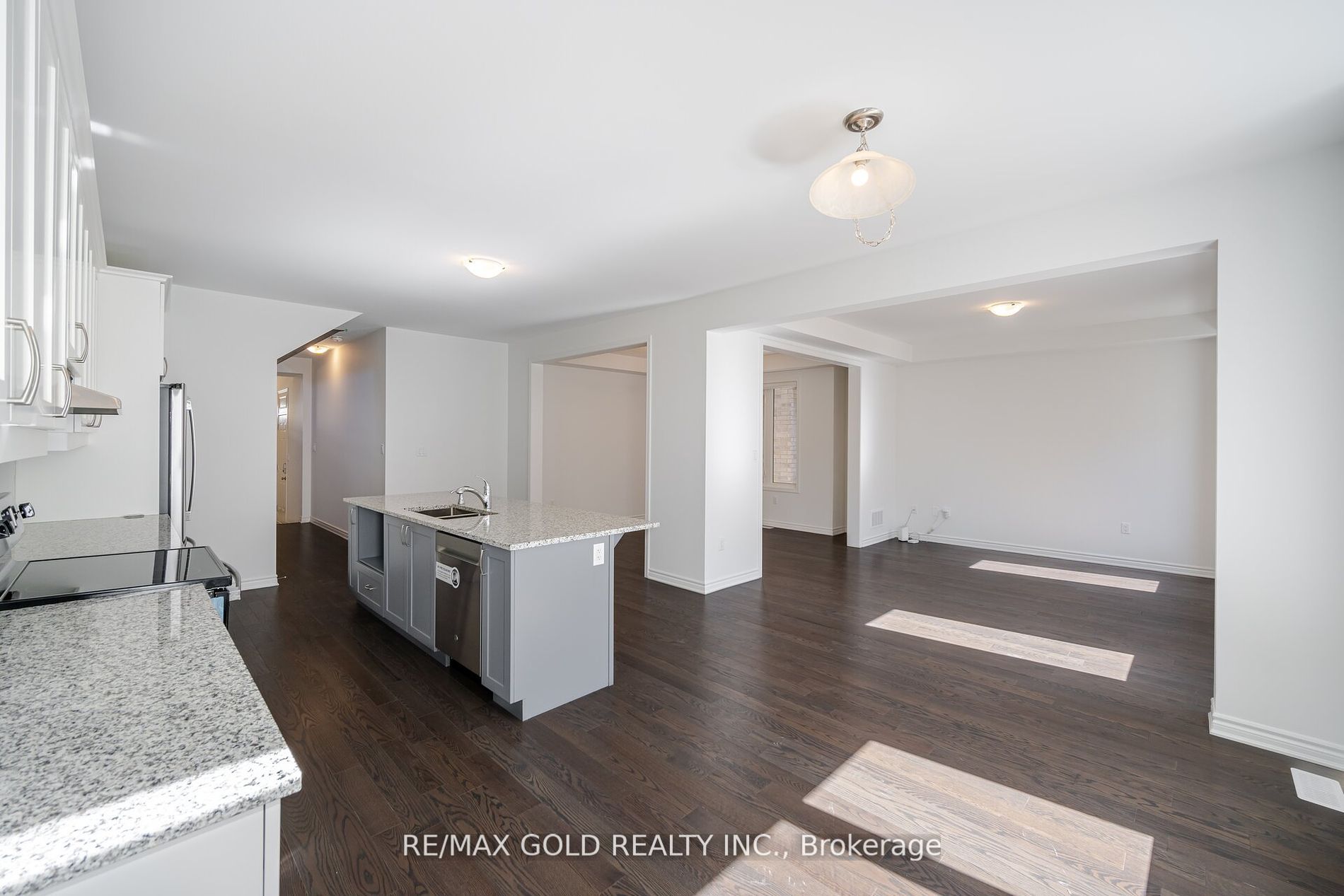 1582 Honey Locust Pl
