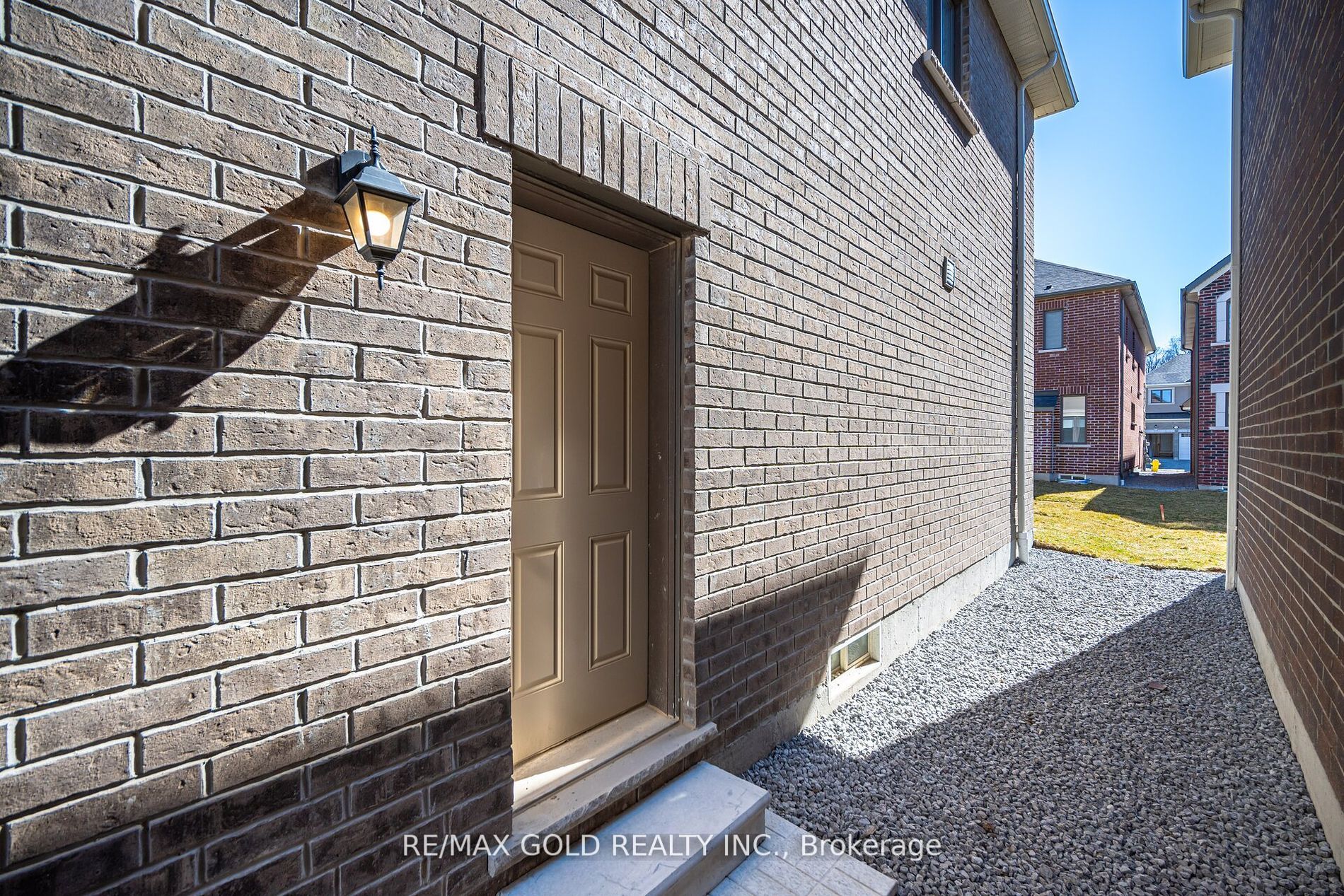 1582 Honey Locust Pl