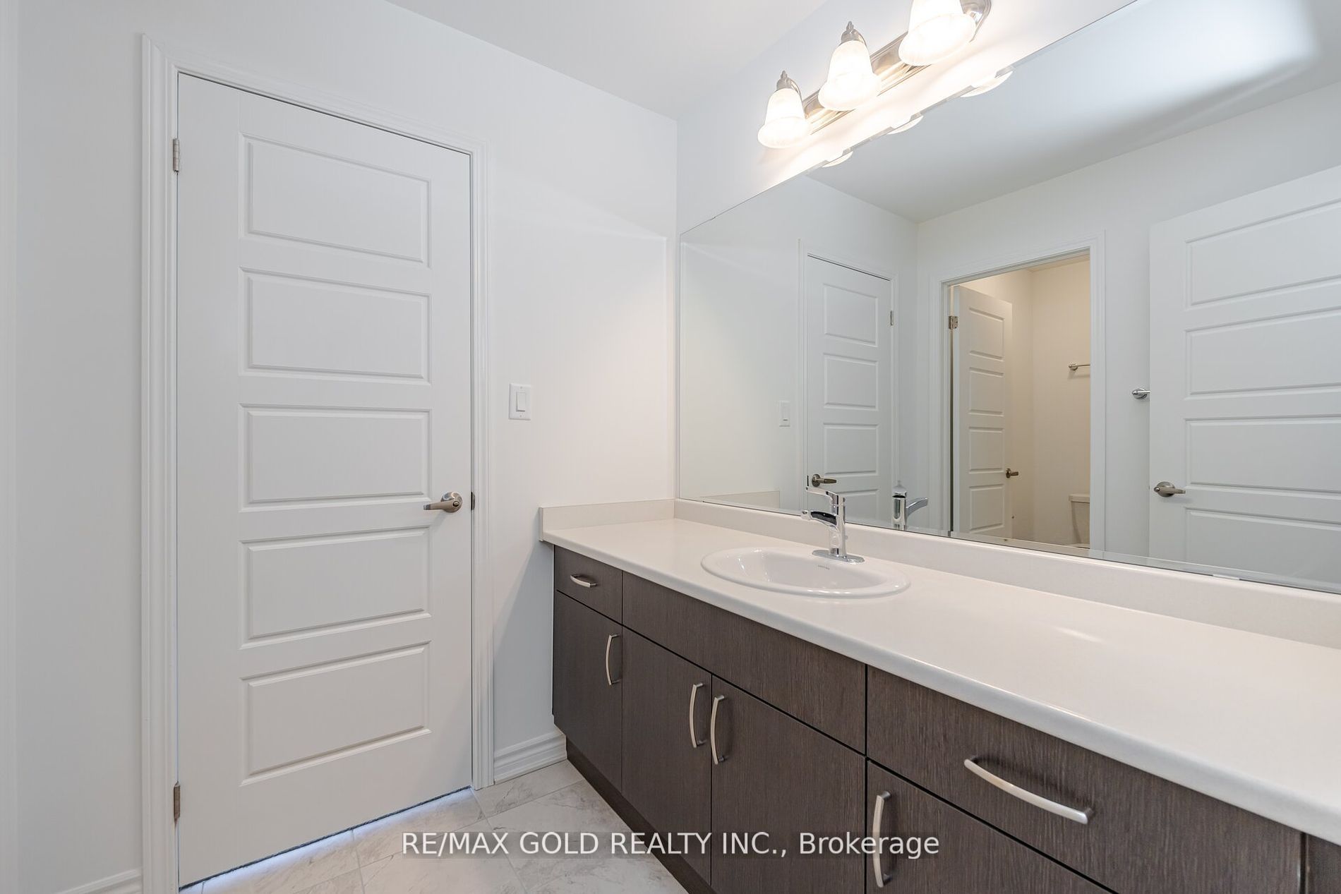 1582 Honey Locust Pl