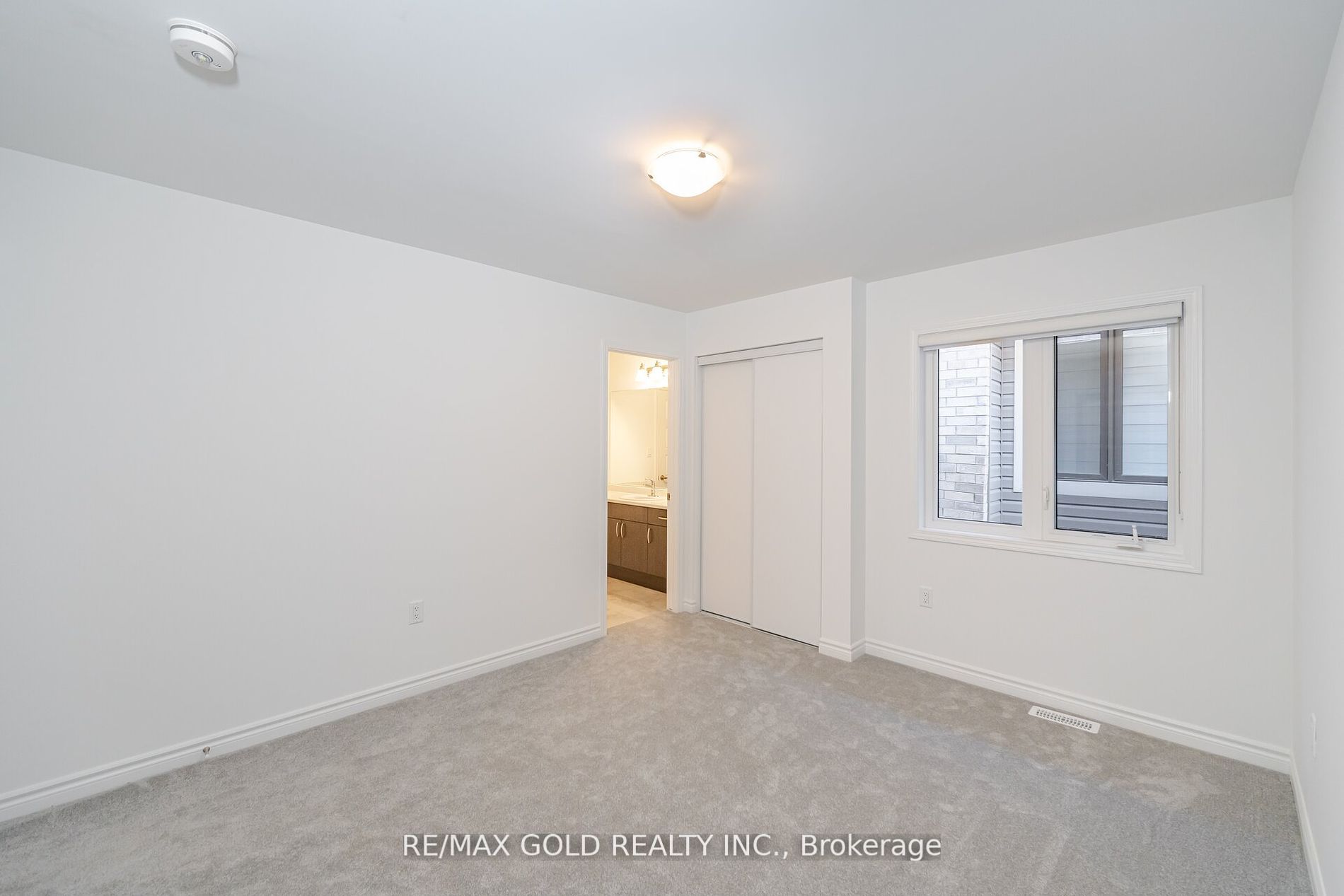 1582 Honey Locust Pl