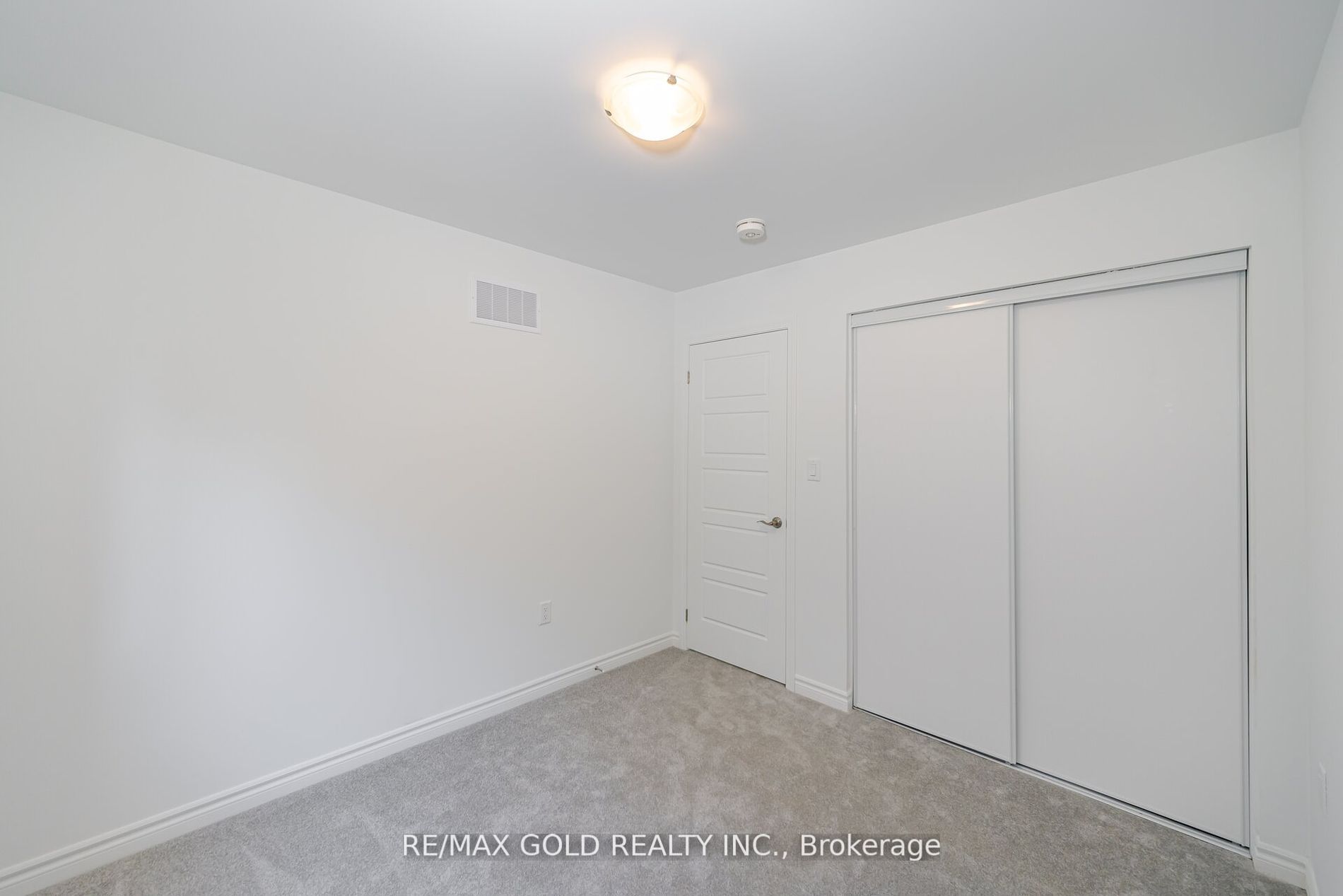1582 Honey Locust Pl