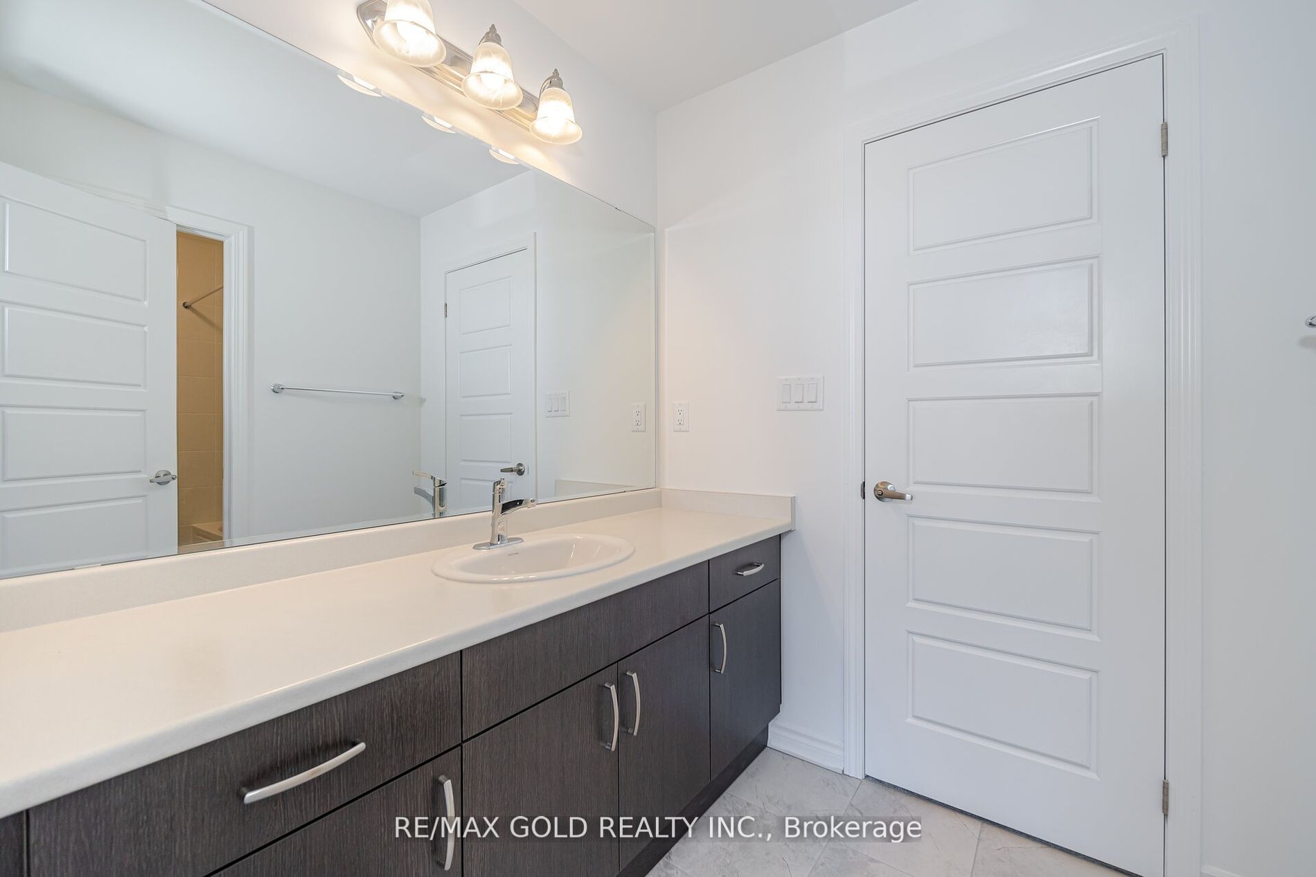 1582 Honey Locust Pl