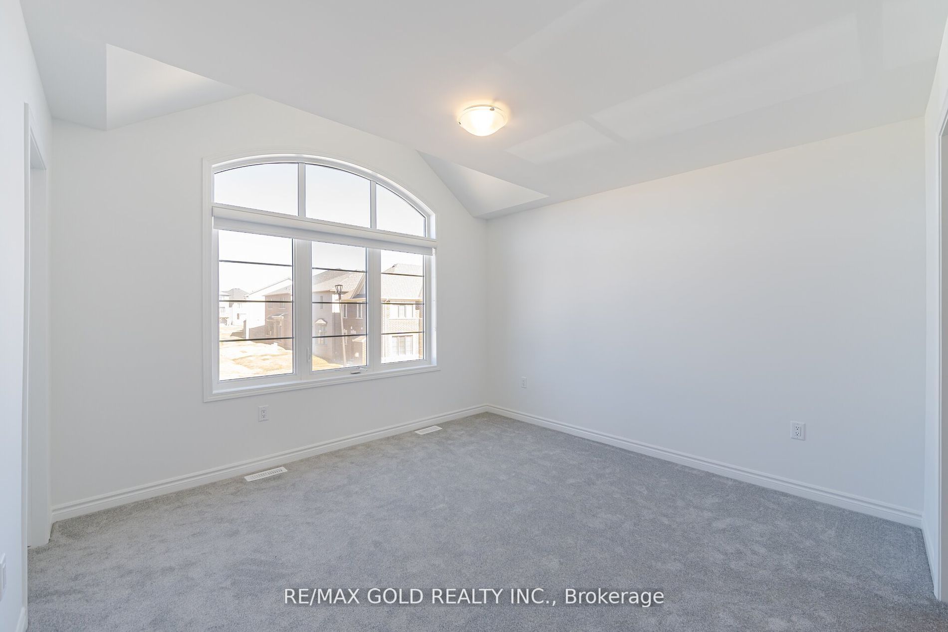 1582 Honey Locust Pl