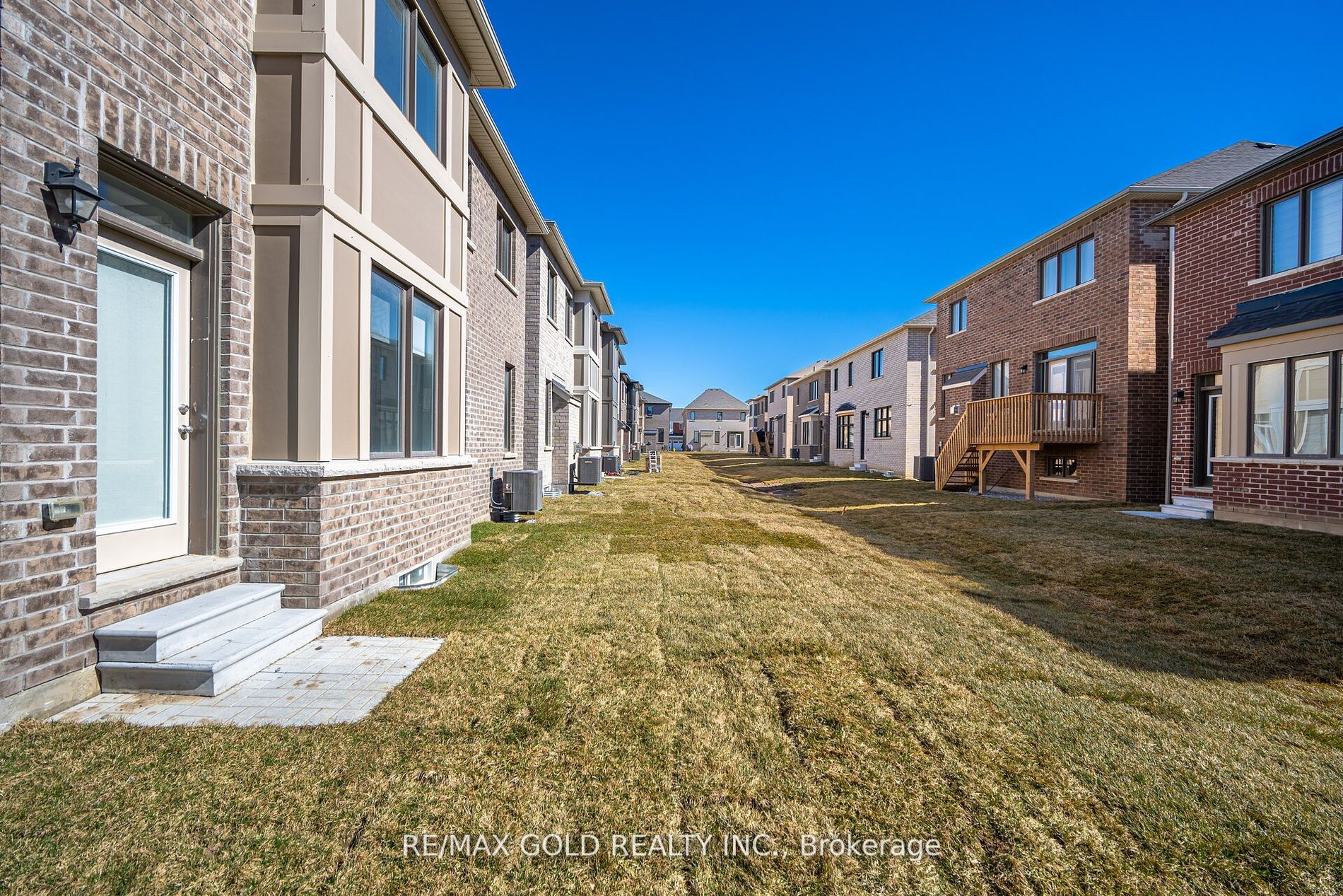 1582 Honey Locust Pl