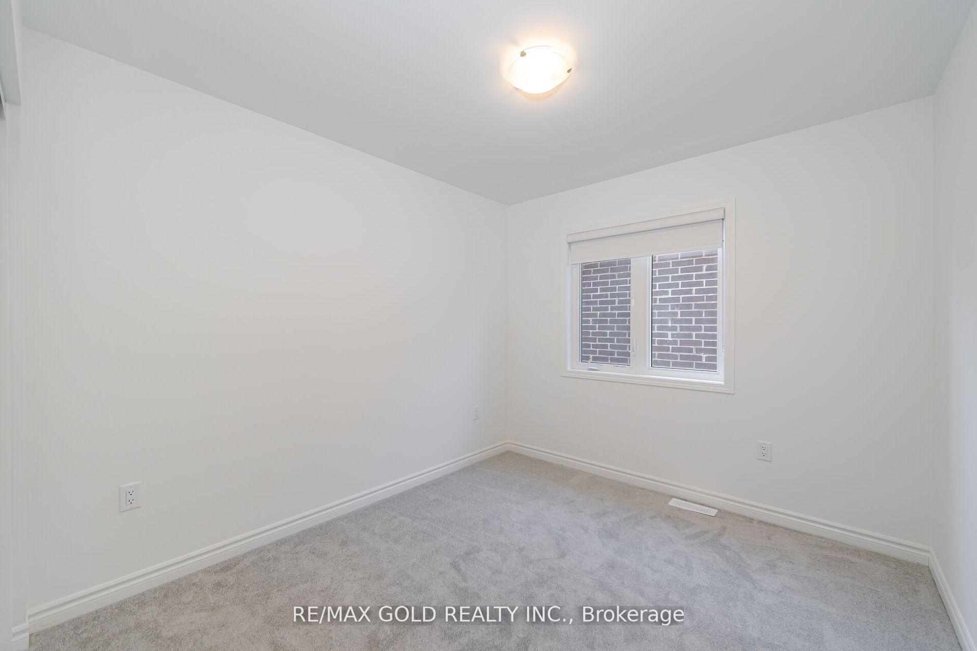 1582 Honey Locust Pl