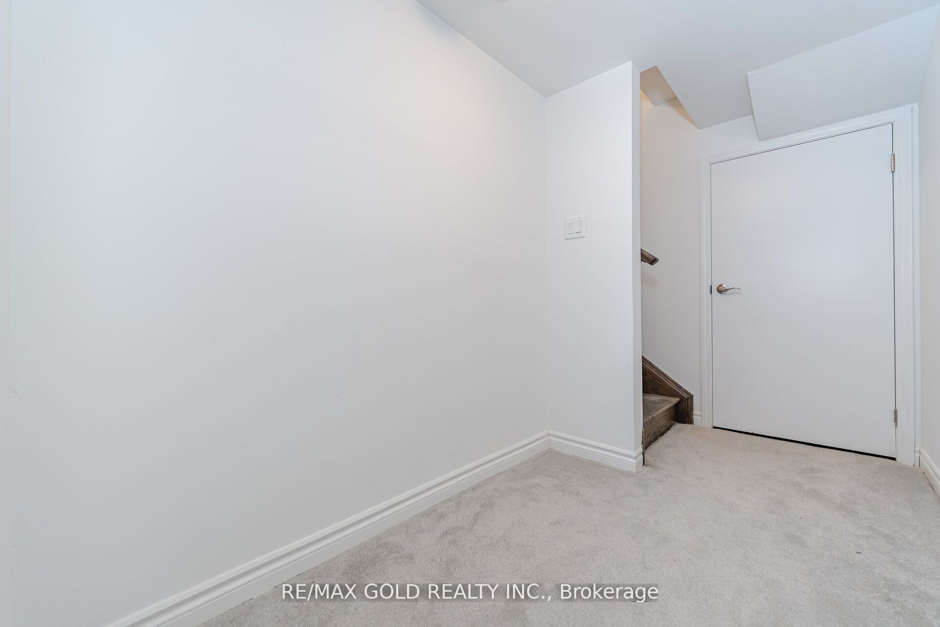 1582 Honey Locust Pl