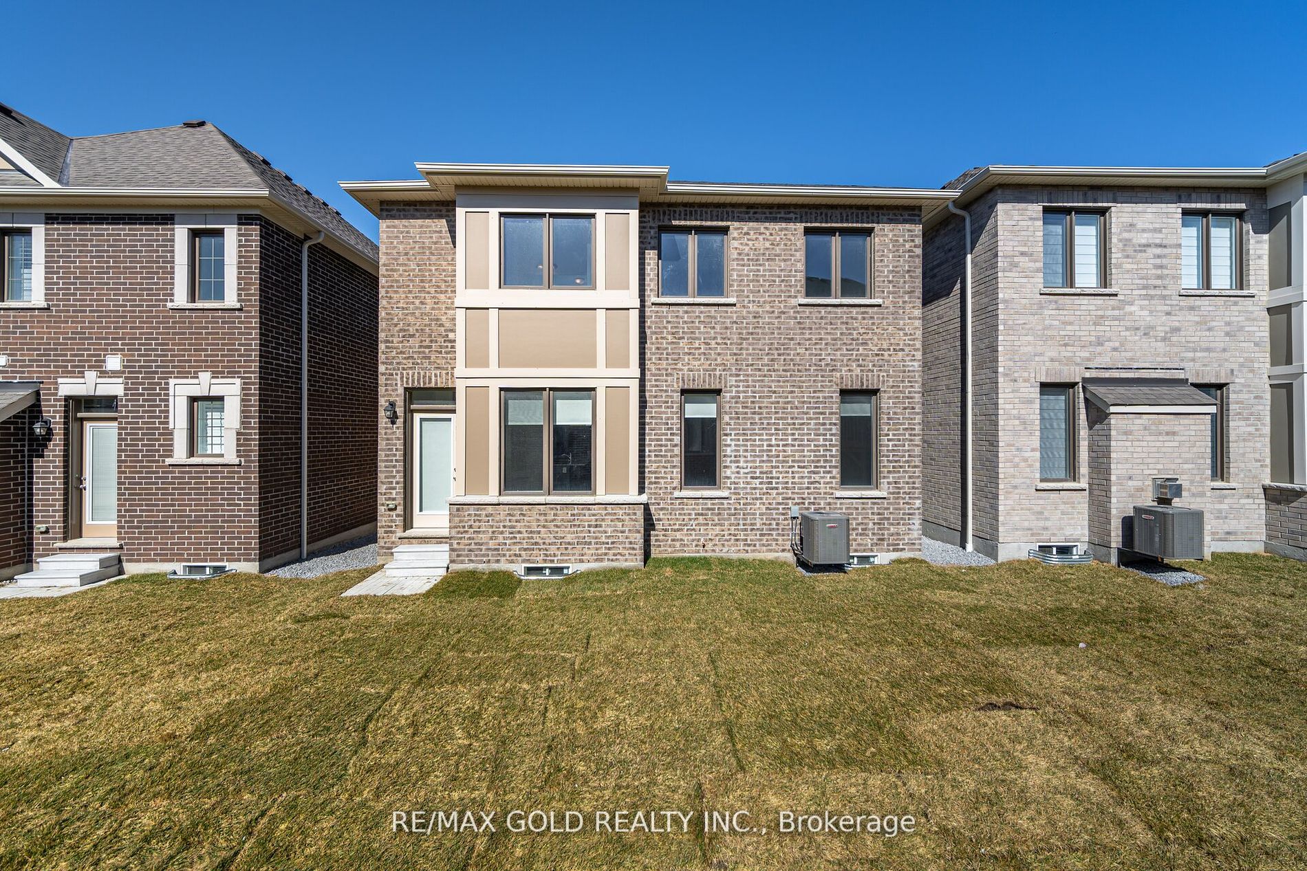 1582 Honey Locust Pl