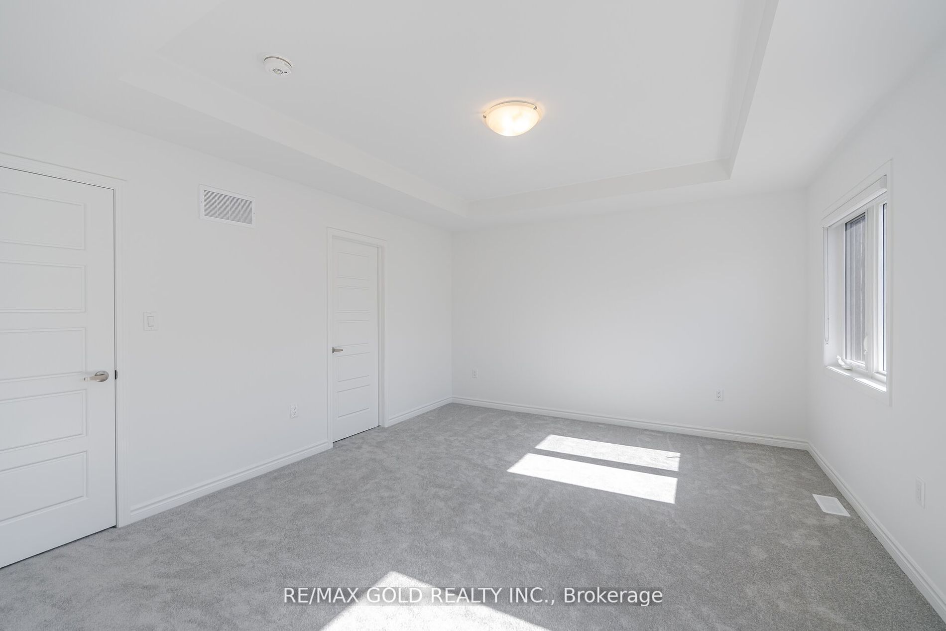 1582 Honey Locust Pl