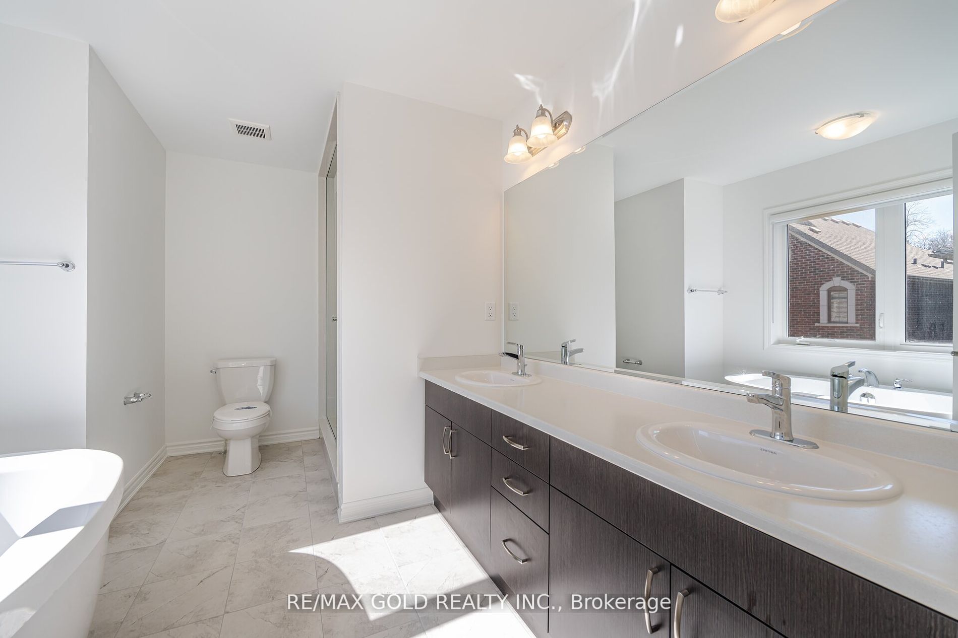 1582 Honey Locust Pl
