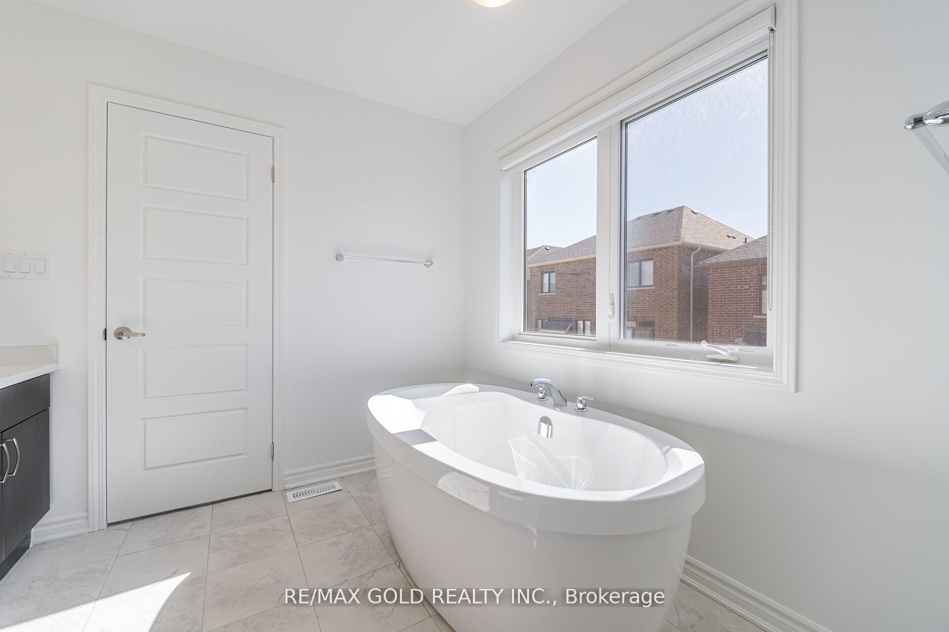 1582 Honey Locust Pl