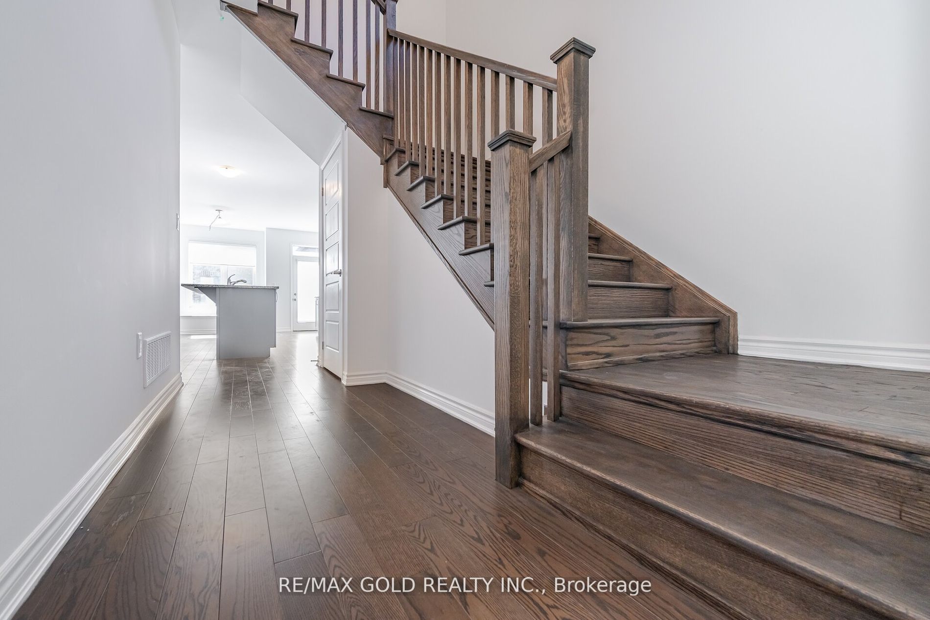 1582 Honey Locust Pl