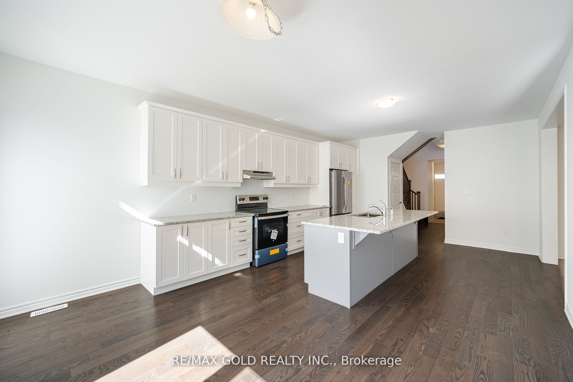 1582 Honey Locust Pl
