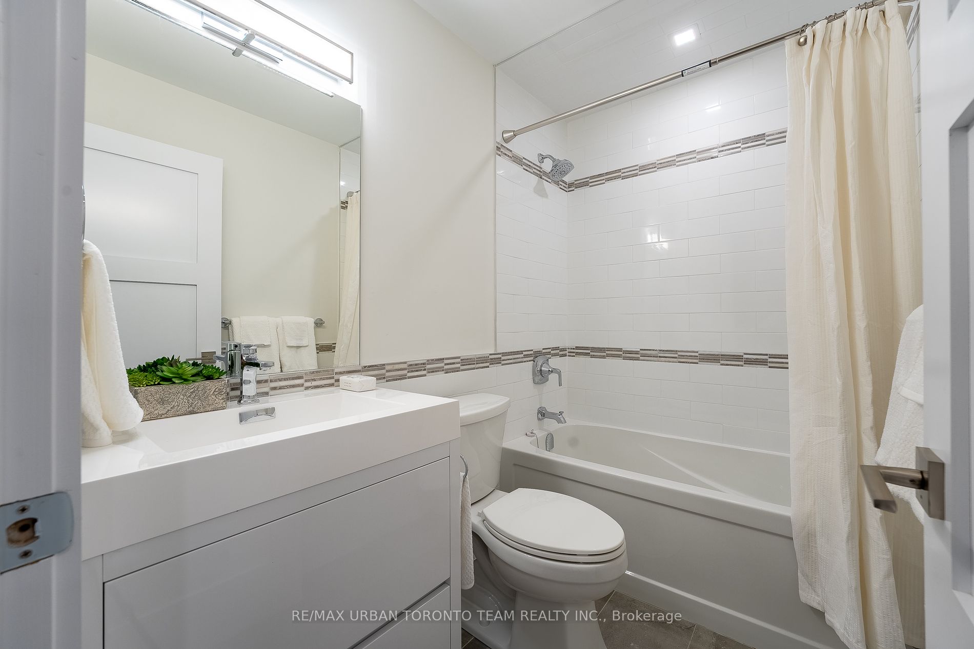 141 Kalmar Ave
