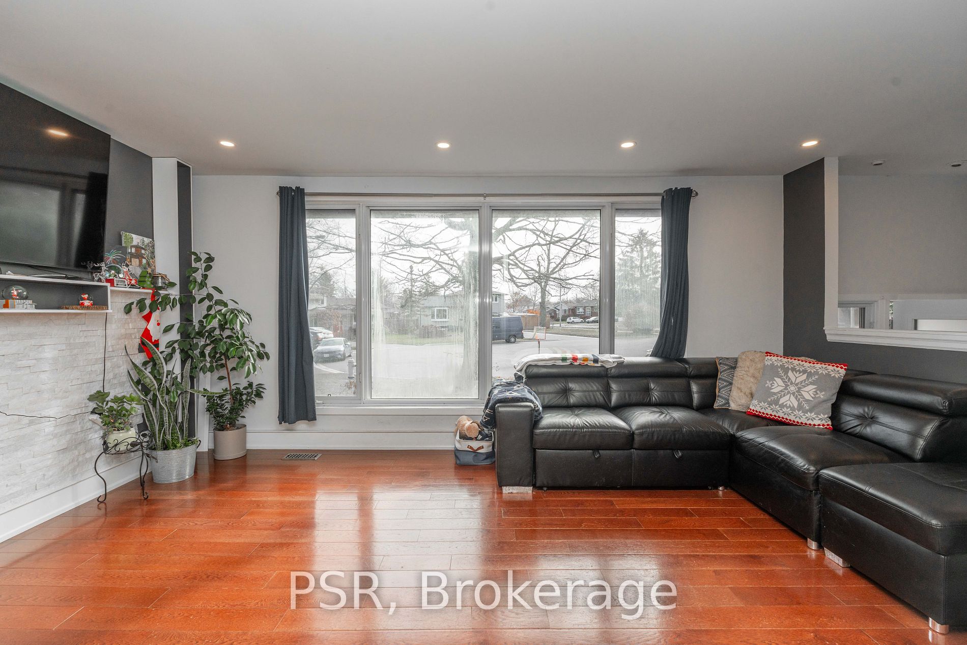 9 Farley Crt