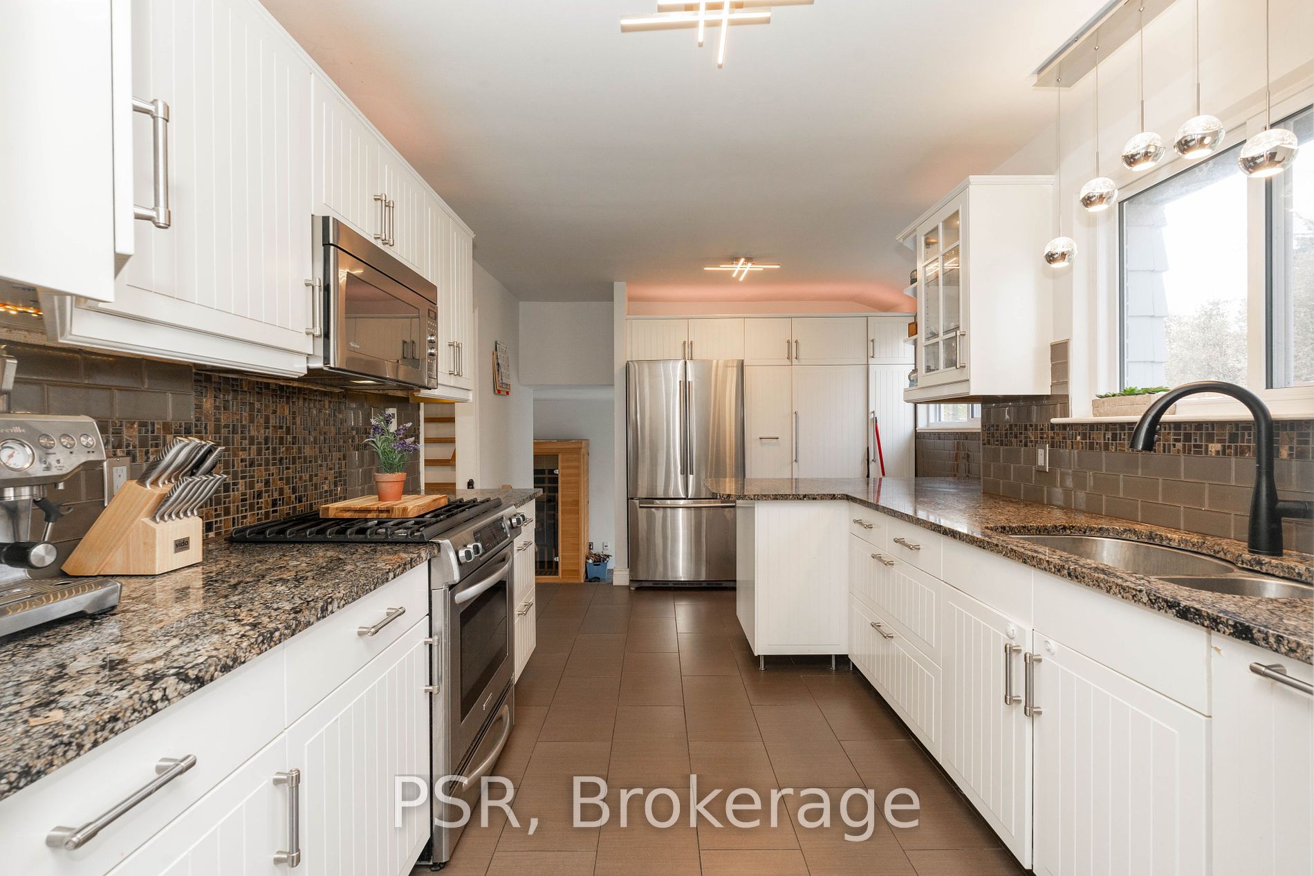 9 Farley Crt