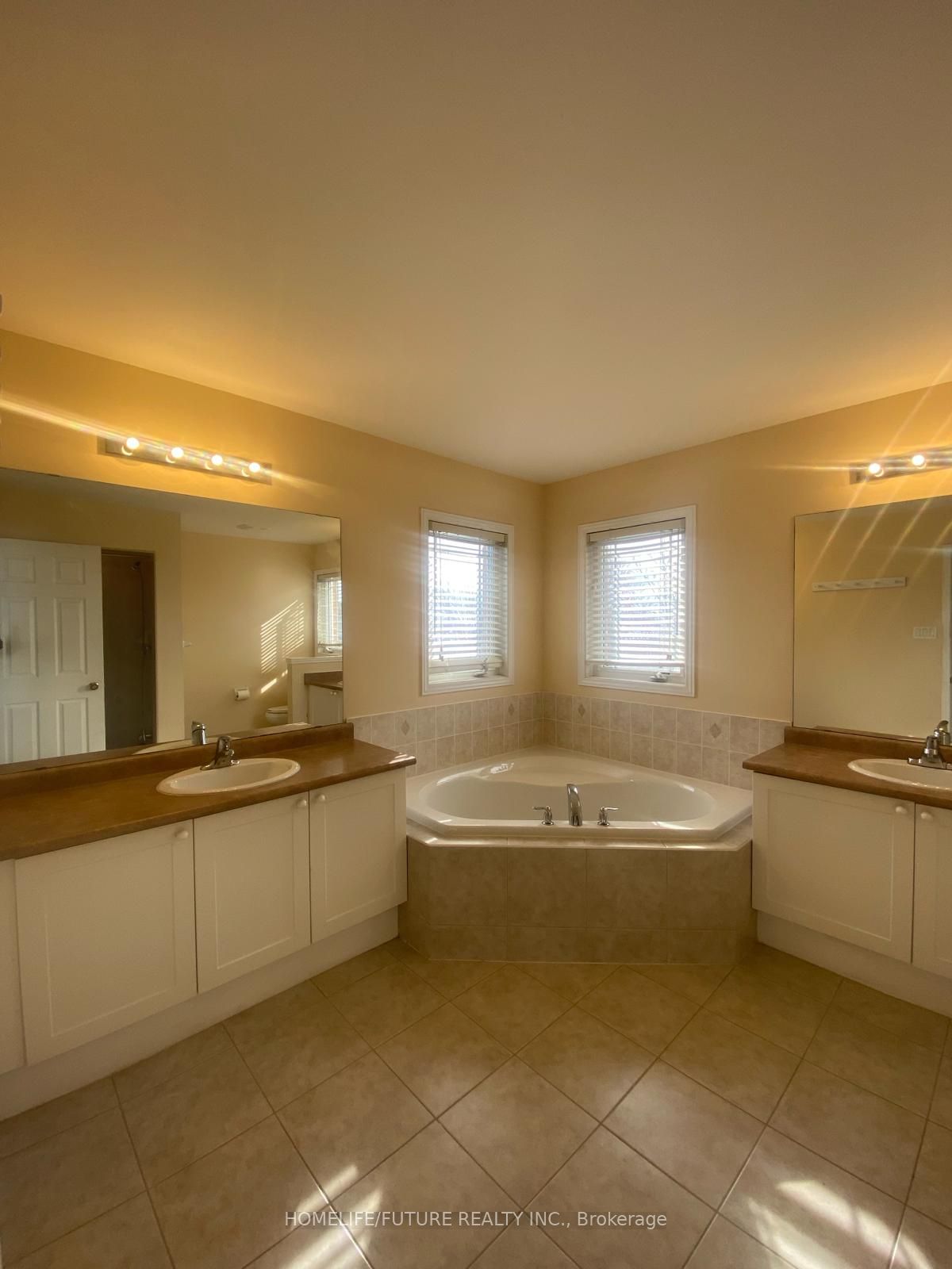 41 Hollier Dr