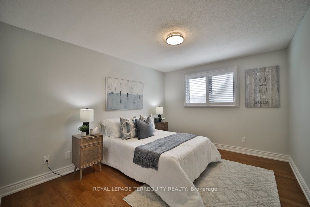 16 Mansfield Cres