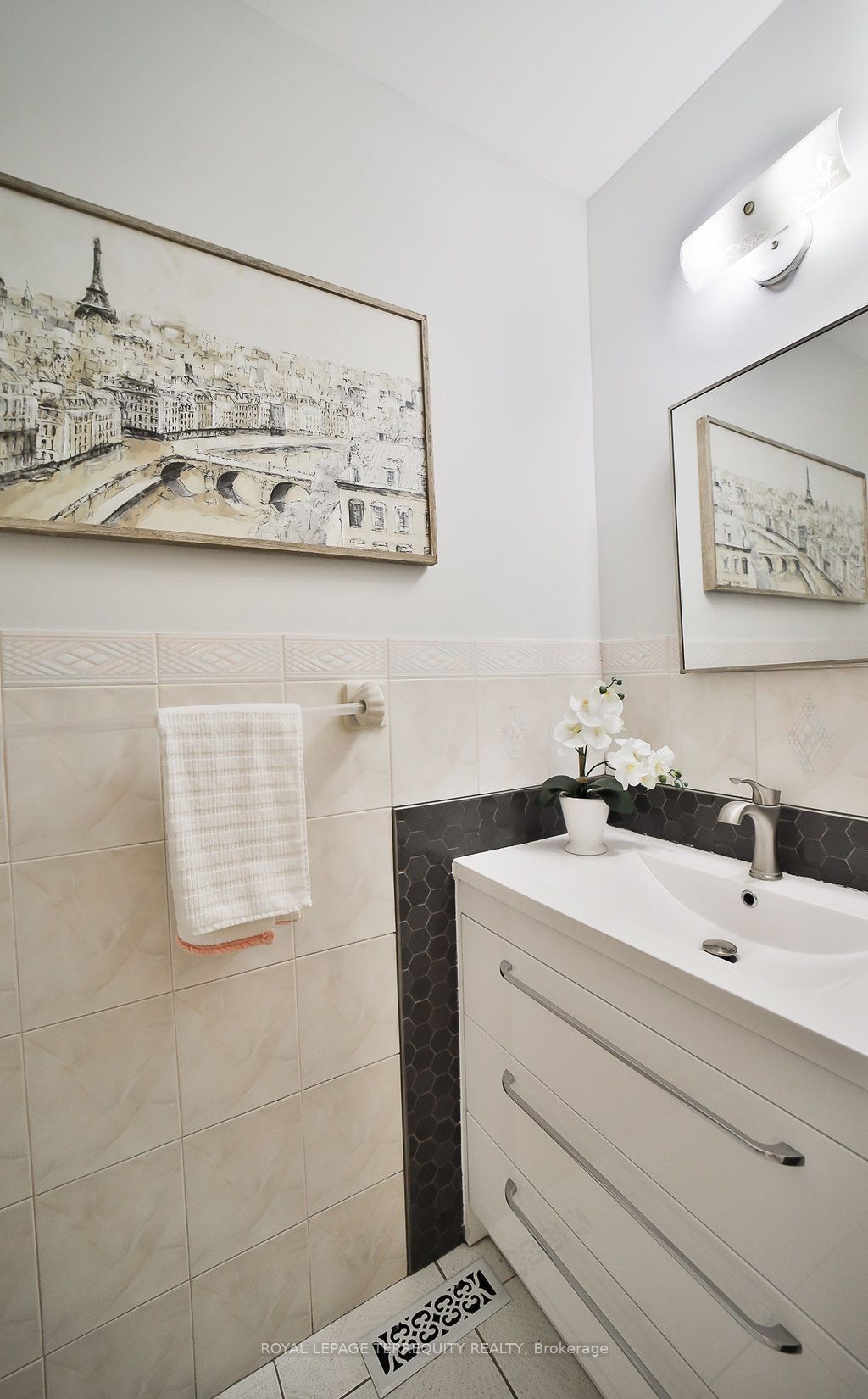 16 Mansfield Cres