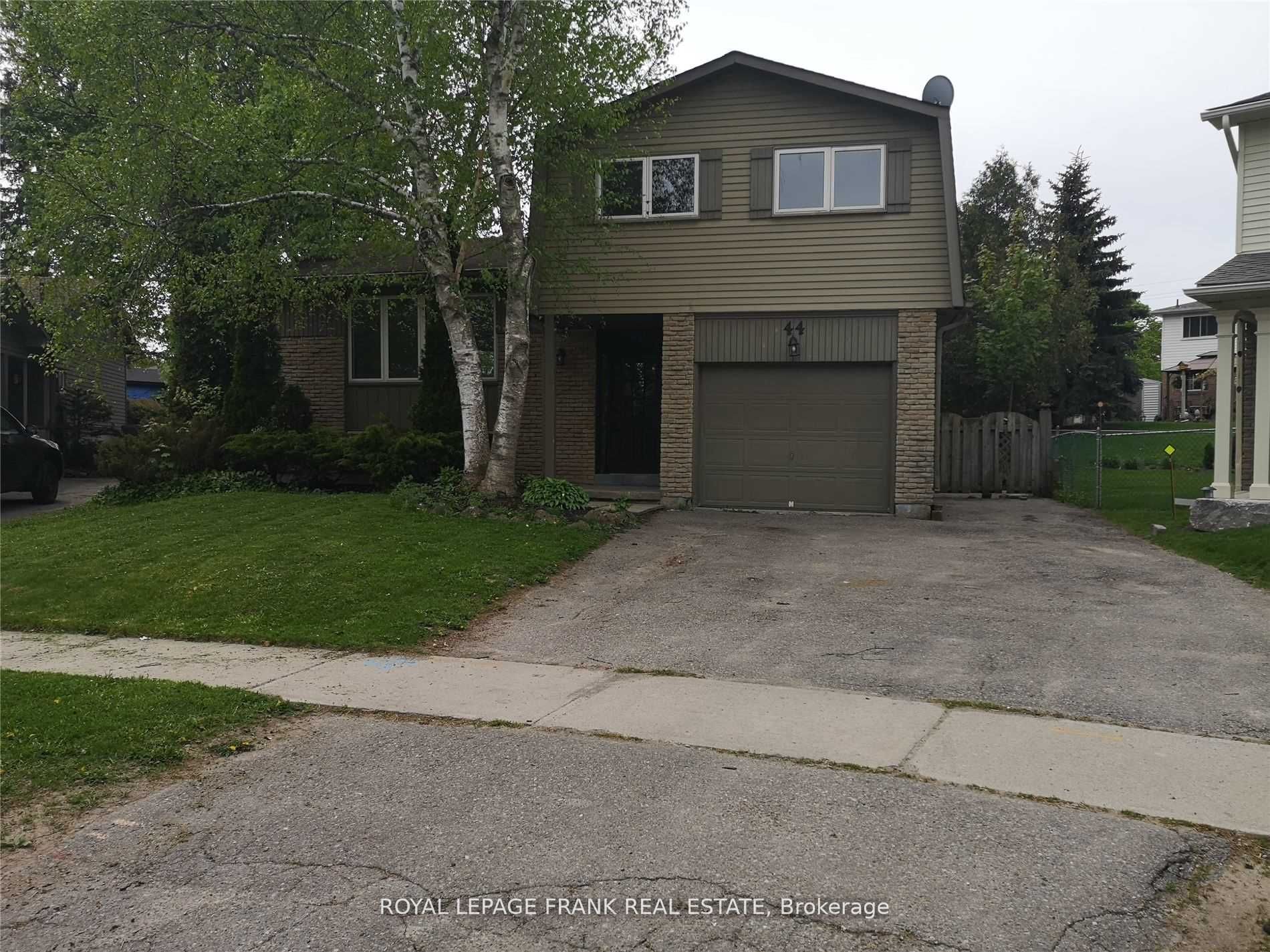 44 Deerpark Cres