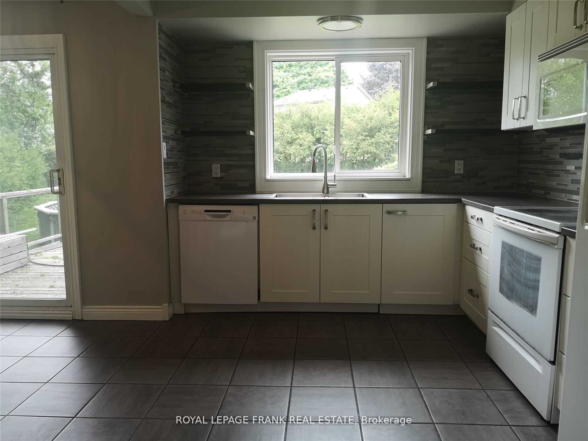 44 Deerpark Cres