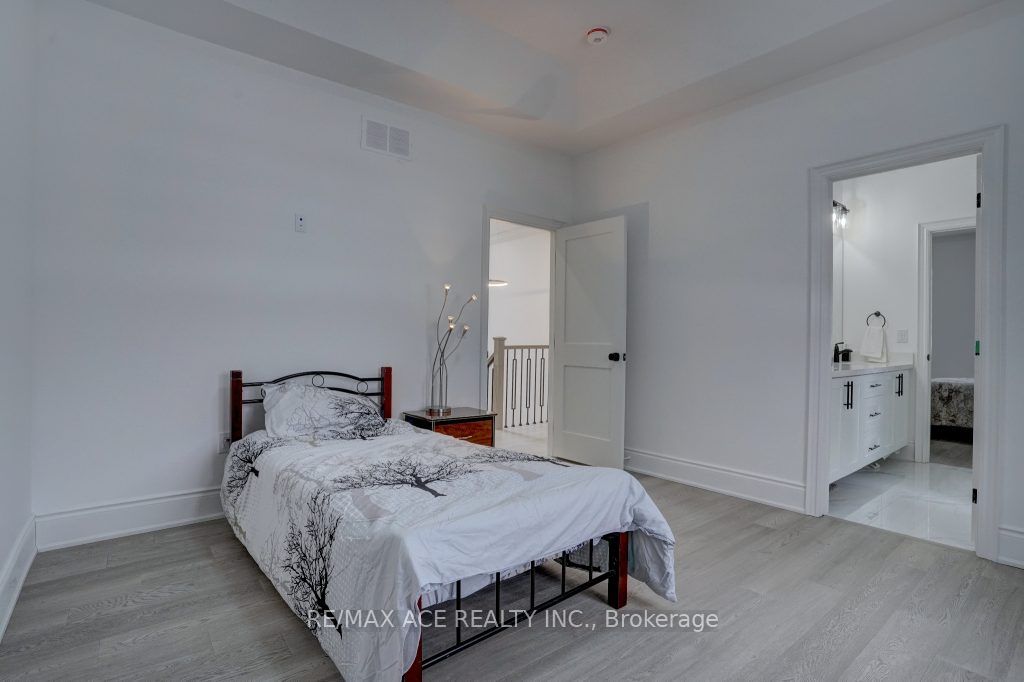 33 Maple St