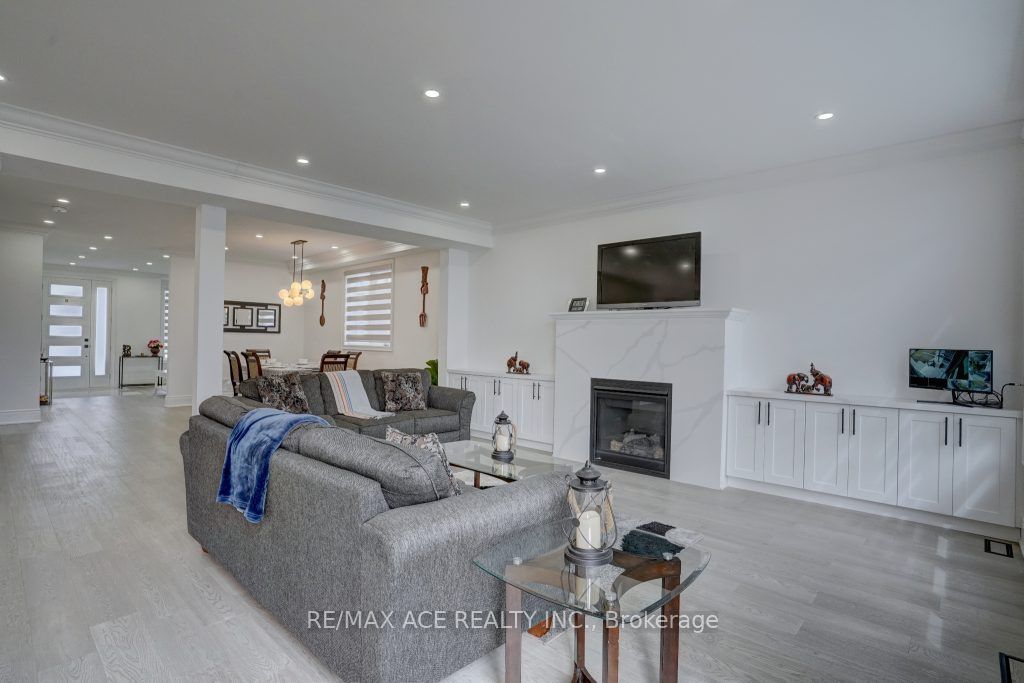 33 Maple St