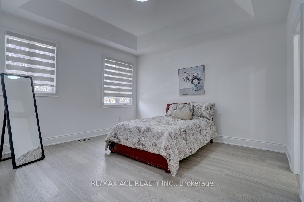 33 Maple St