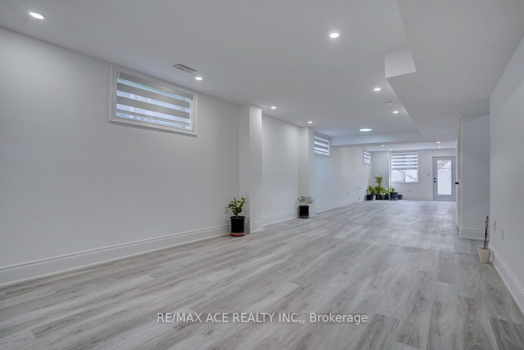 33 Maple St