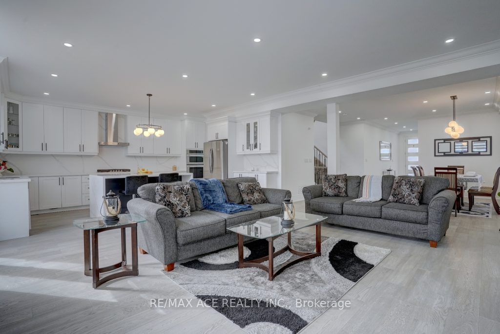 33 Maple St