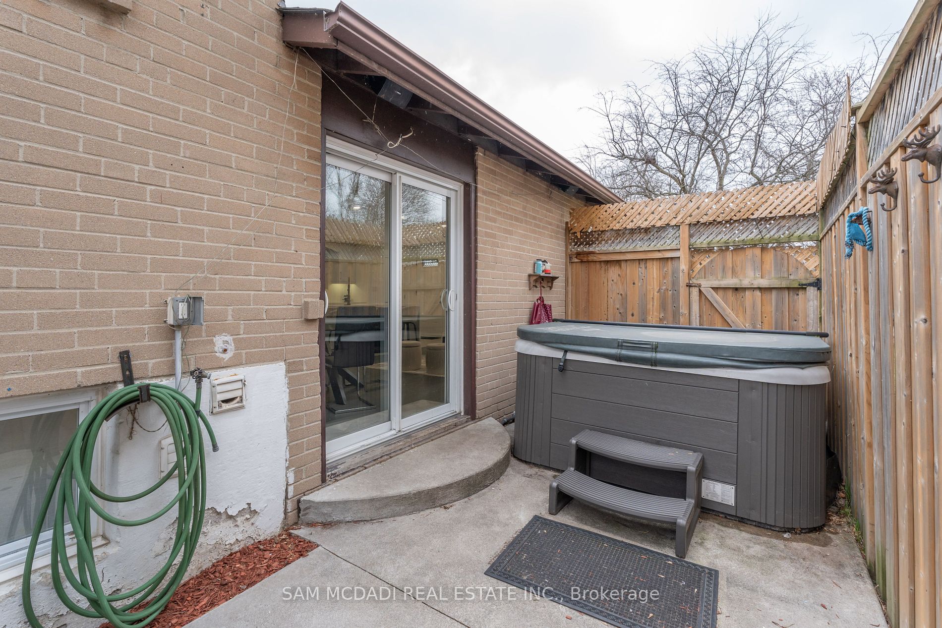 853 Sanok Dr