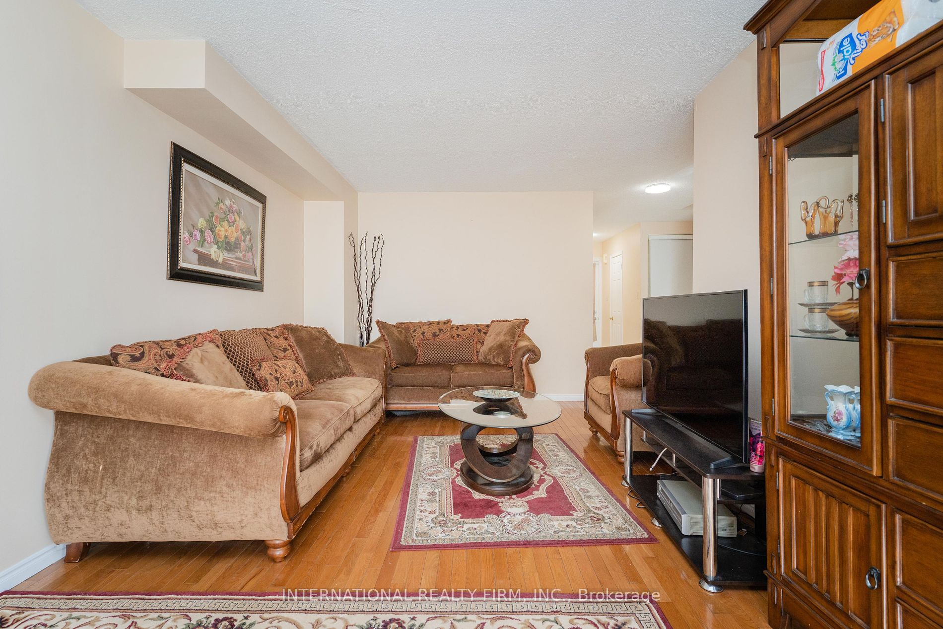 10 Bassett Blvd E, #174