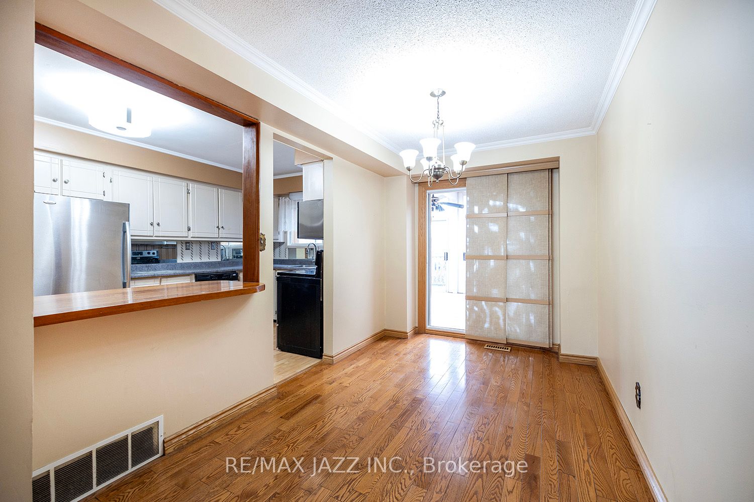 982 Renfrew Court
