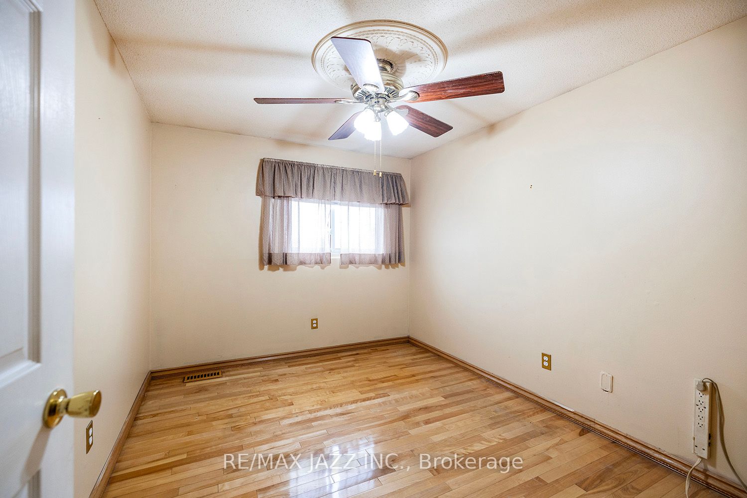 982 Renfrew Court