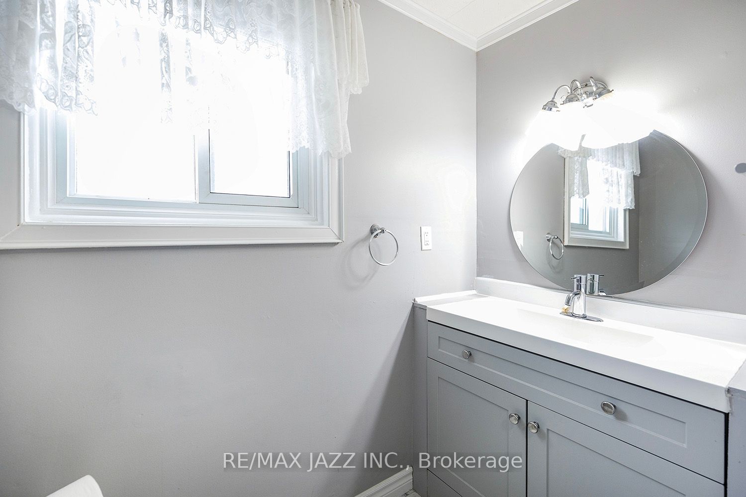 982 Renfrew Court
