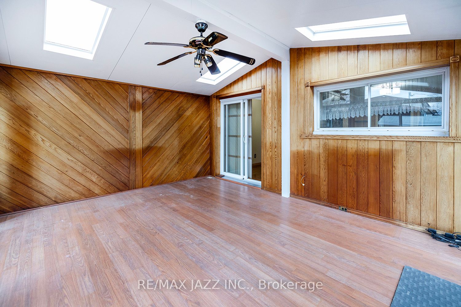 982 Renfrew Court