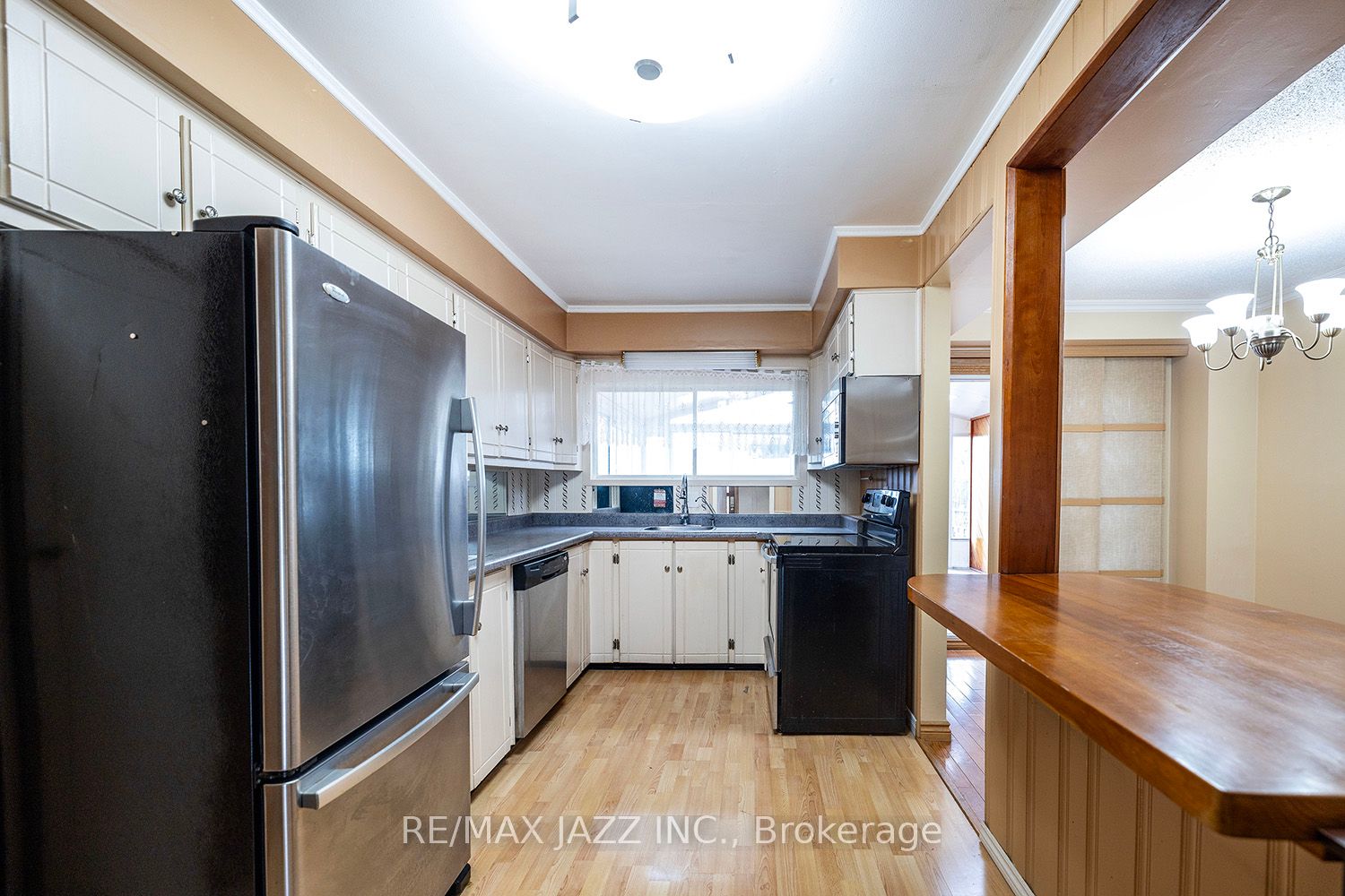 982 Renfrew Court