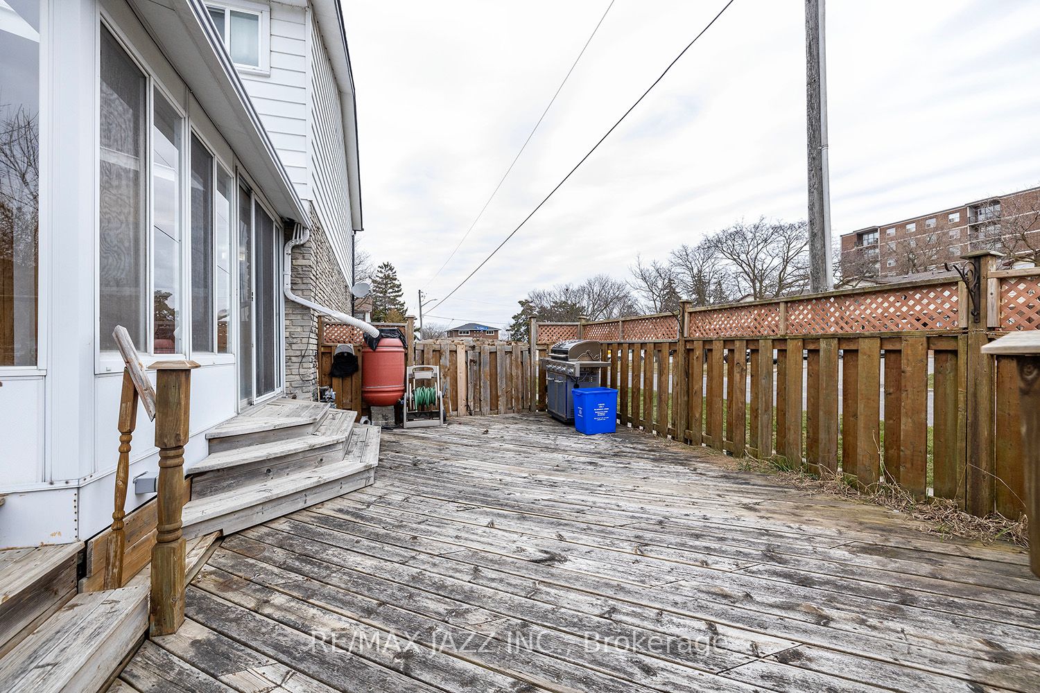 982 Renfrew Court