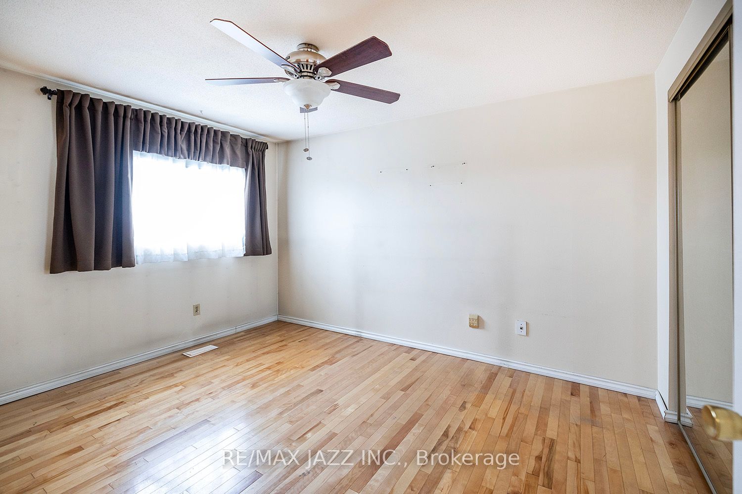 982 Renfrew Court