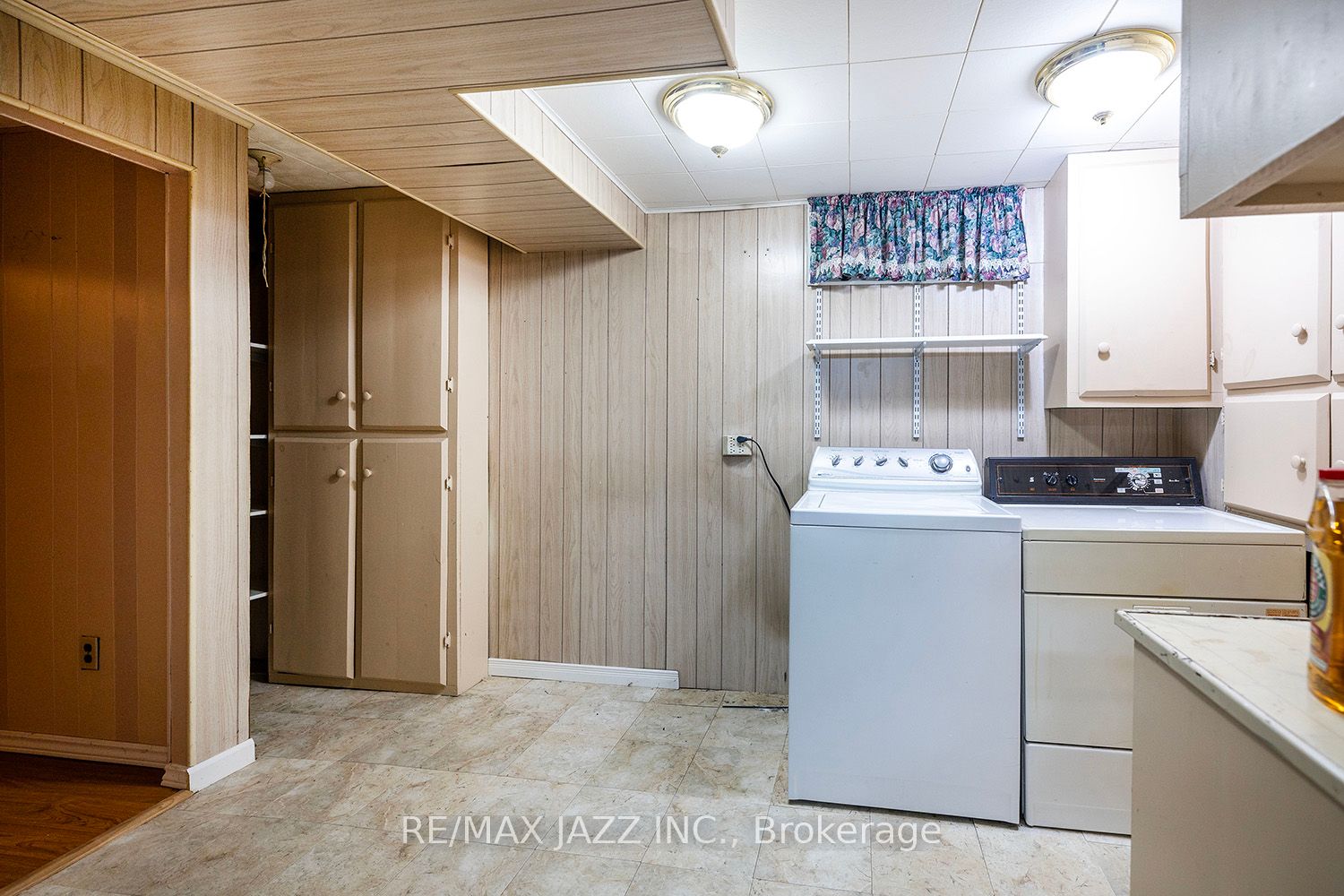 982 Renfrew Court