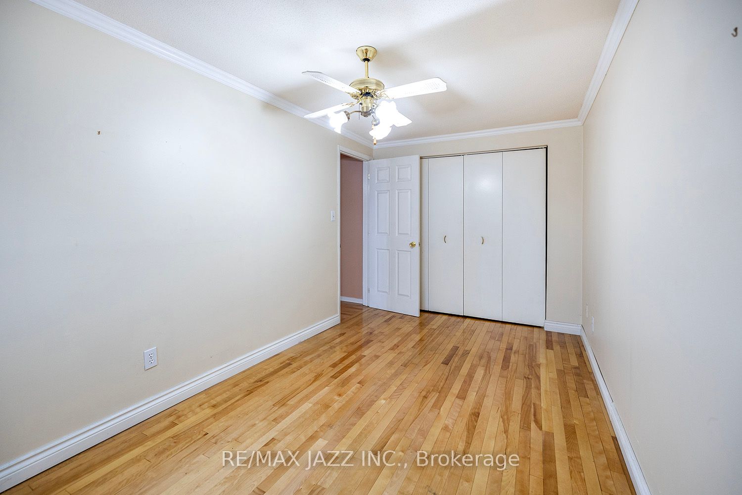 982 Renfrew Court